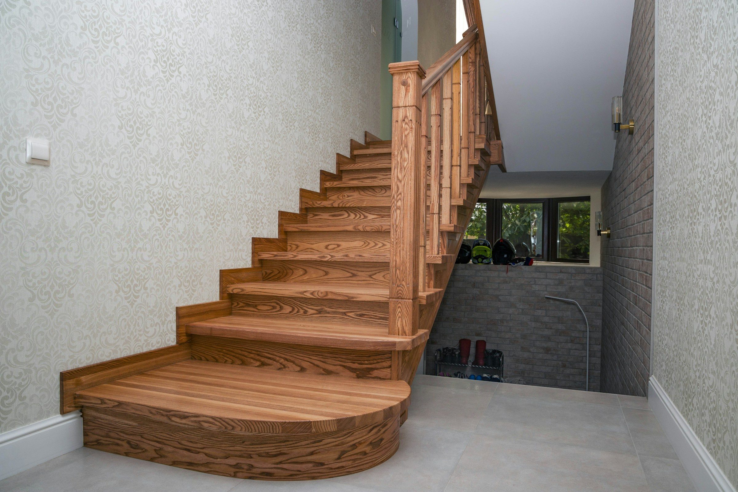 Geölte Holztreppe in Biberstein, Symbolbild